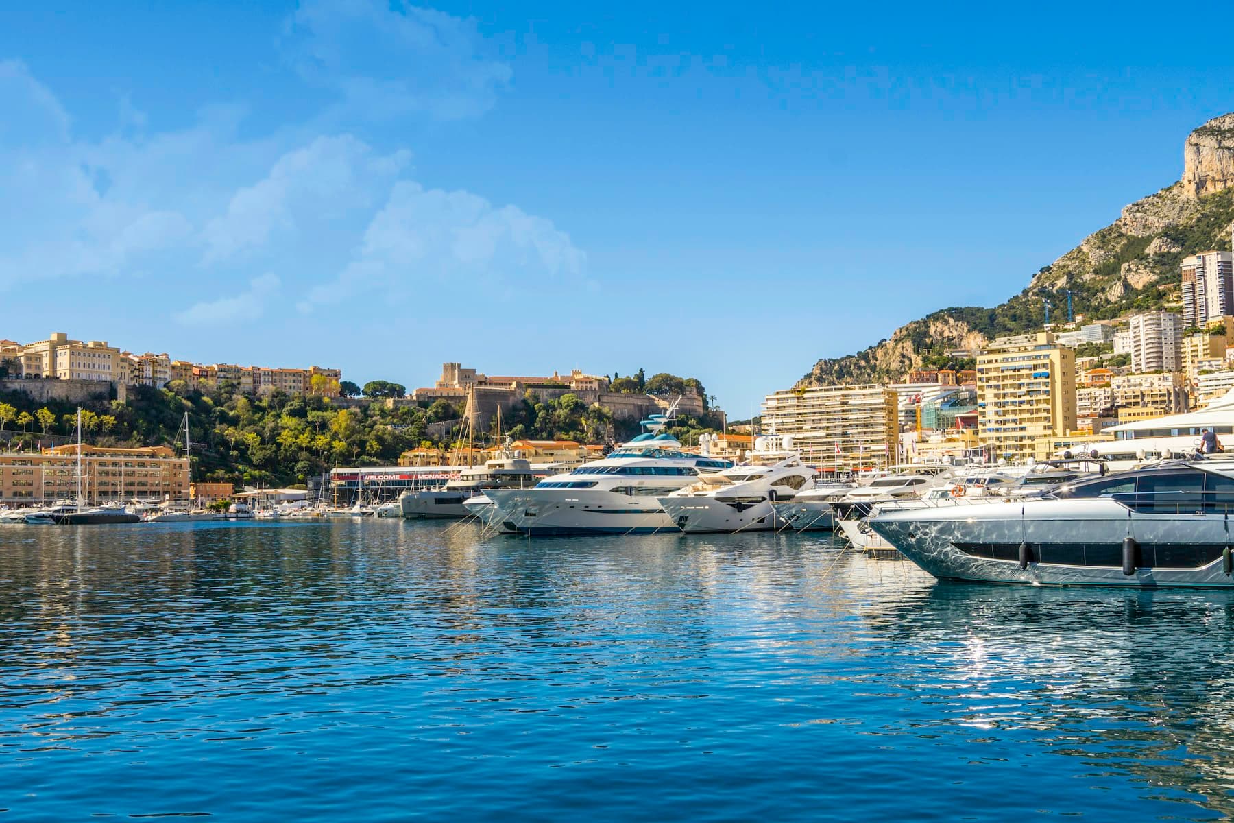 Yacht premium amarré, exemple d’offre BOATIK
